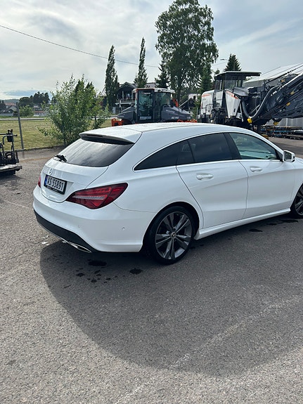 Mercedes-Benz CLA180 4 of 5
