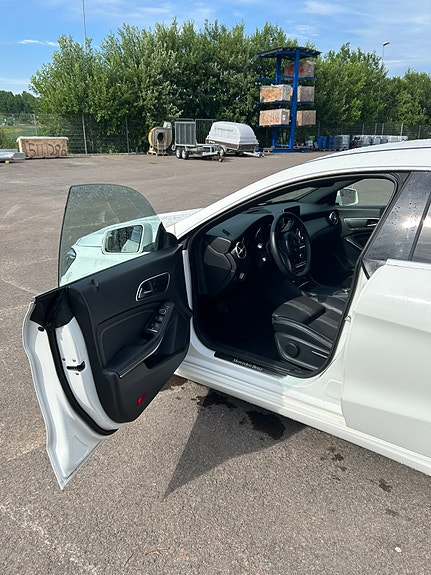 Mercedes-Benz CLA180 5 of 5