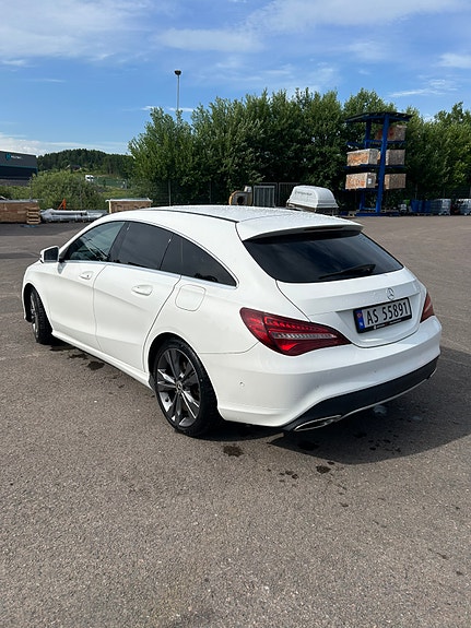 Mercedes-Benz CLA180 2 of 5