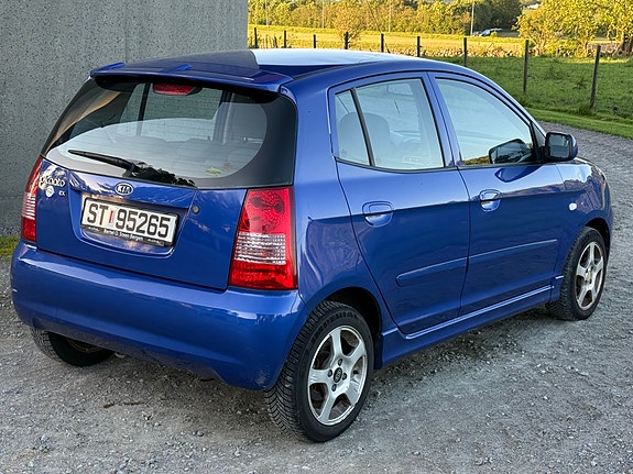 Kia Picanto 4 of 5
