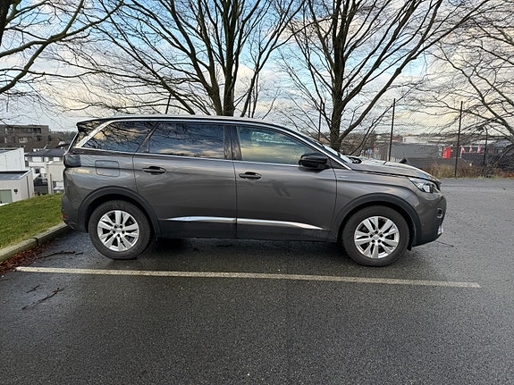 Peugeot 5008 3 of 5