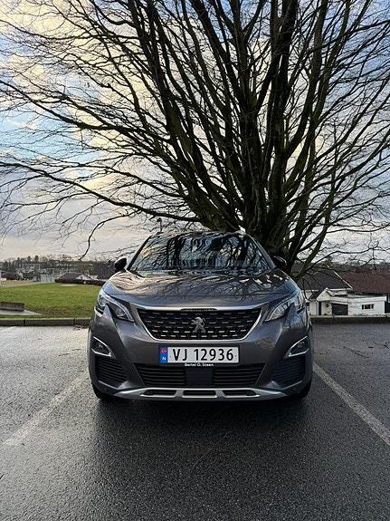 Peugeot 5008 2 of 5