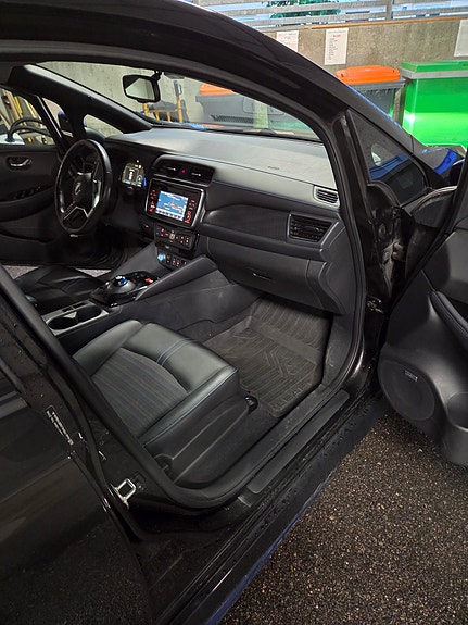 Nissan Leaf 17 of 18