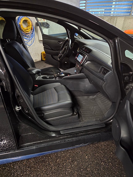 Nissan Leaf 16 of 18