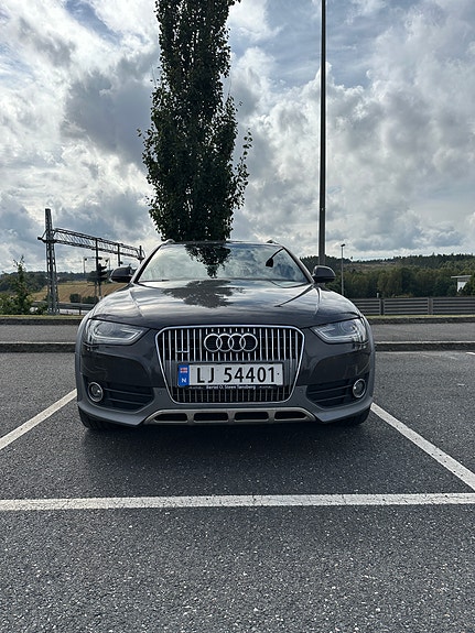 Audi A4 allroad 2 of 5