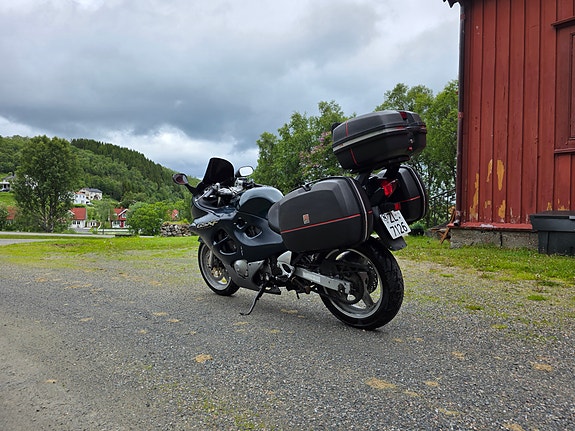 Suzuki GSX 750 F 2 of 5