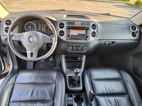 Volkswagen Tiguan 2 of 5