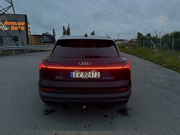 Audi e-tron 5 of 5