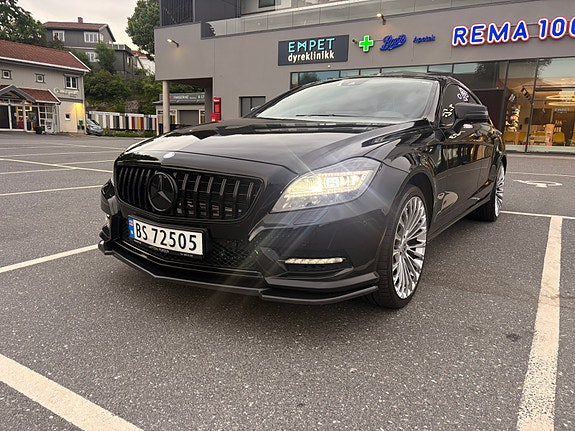 Mercedes-Benz CLS350 2 of 5