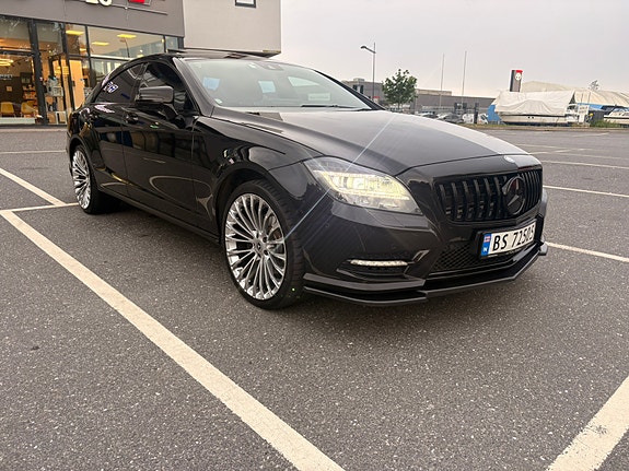 Mercedes-Benz CLS350 3 of 5