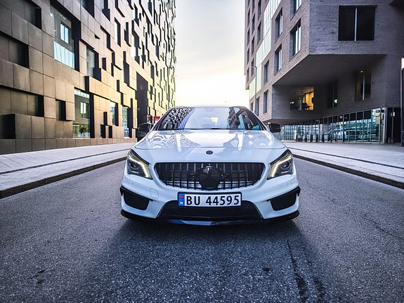 Mercedes-Benz CLA45 3 of 5