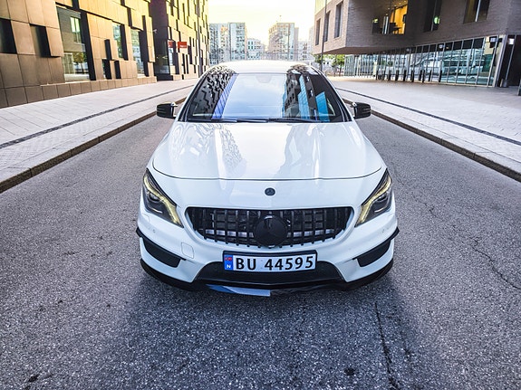 Mercedes-Benz CLA45 4 of 5