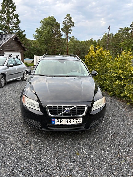 Volvo V70 4 of 5