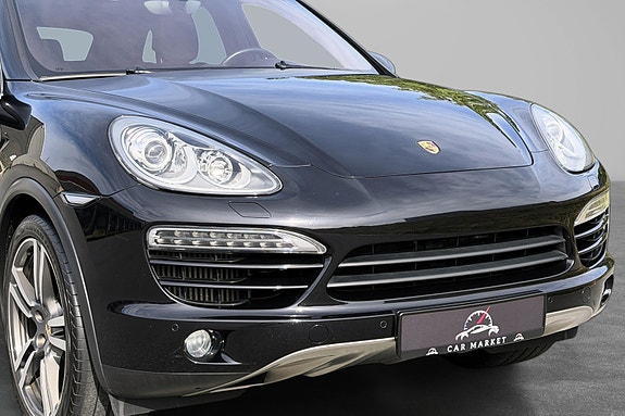 Porsche Cayenne 2 of 5