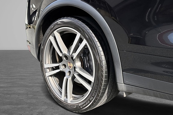 Porsche Cayenne 5 of 5