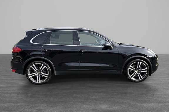 Porsche Cayenne 3 of 5