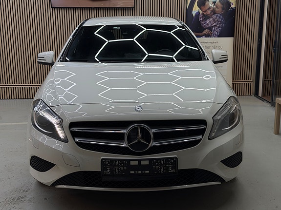 Mercedes-Benz A180 3 of 30