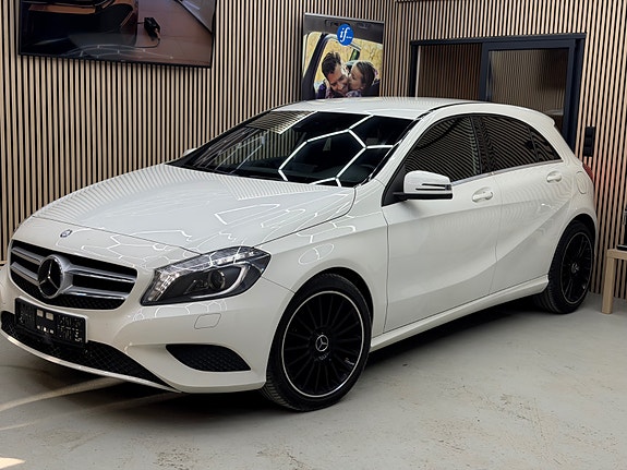 Mercedes-Benz A180 2 of 30