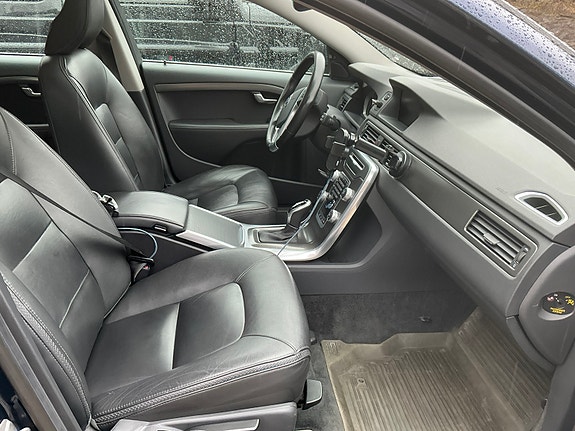 Volvo XC70 6 of 16