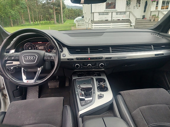 Audi Q7 4 of 5