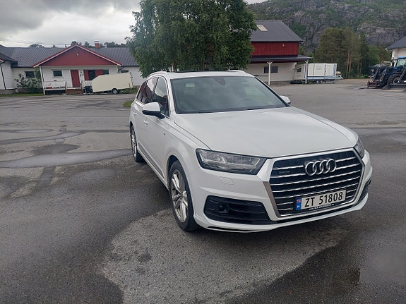 Audi Q7 3 of 5