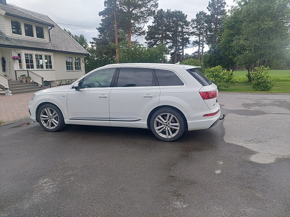 Audi Q7 10 of 11