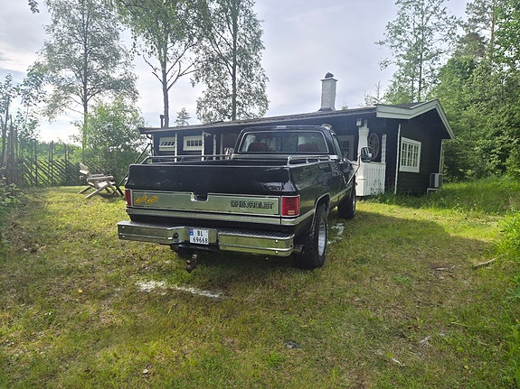 Chevrolet Silverado 4 of 5