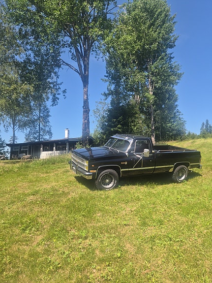 Chevrolet Silverado 2 of 5