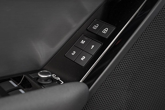 Land Rover Range Rover Velar 20 of 30