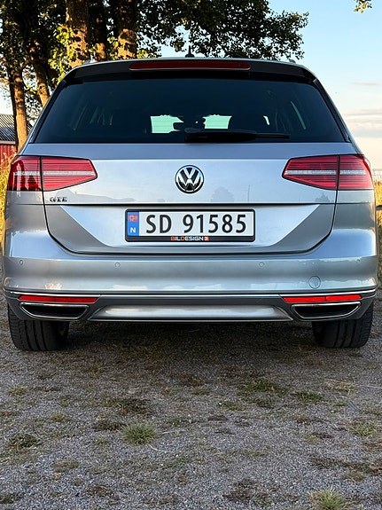 Volkswagen Passat 10 of 28