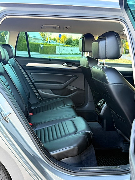 Volkswagen Passat 18 of 28