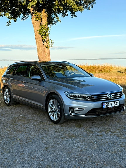 Volkswagen Passat 3 of 28