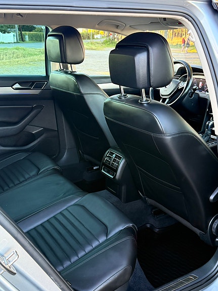 Volkswagen Passat 17 of 28