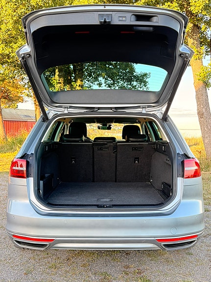 Volkswagen Passat 13 of 28