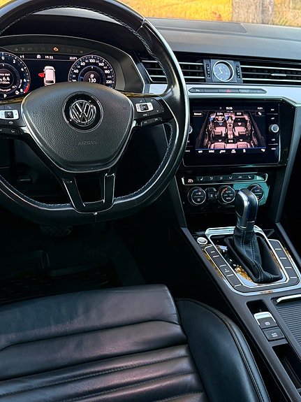 Volkswagen Passat 25 of 28