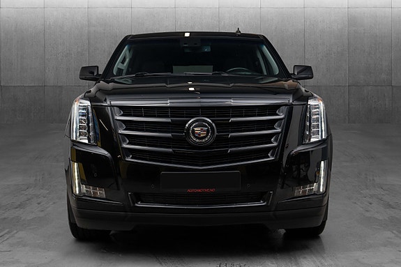 Cadillac Escalade 5 of 5