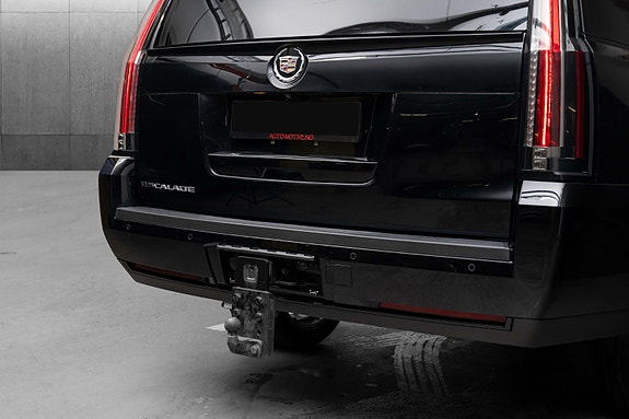 Cadillac Escalade 12 of 30