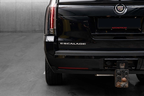 Cadillac Escalade 11 of 30