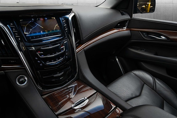 Cadillac Escalade 15 of 30