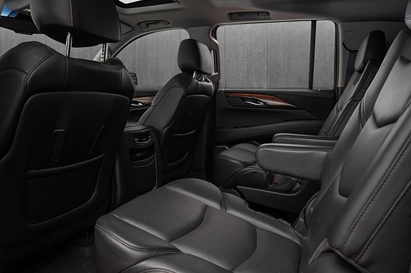 Cadillac Escalade 30 of 30