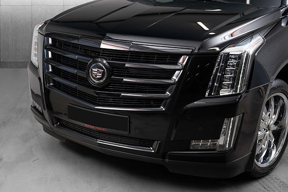 Cadillac Escalade 4 of 5