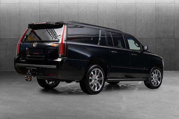 Cadillac Escalade 9 of 30