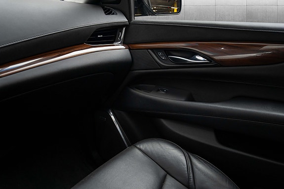 Cadillac Escalade 20 of 30