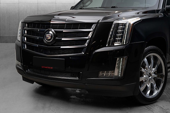 Cadillac Escalade 2 of 5