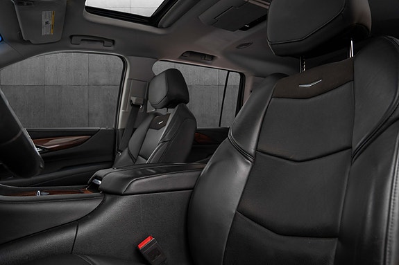 Cadillac Escalade 27 of 30