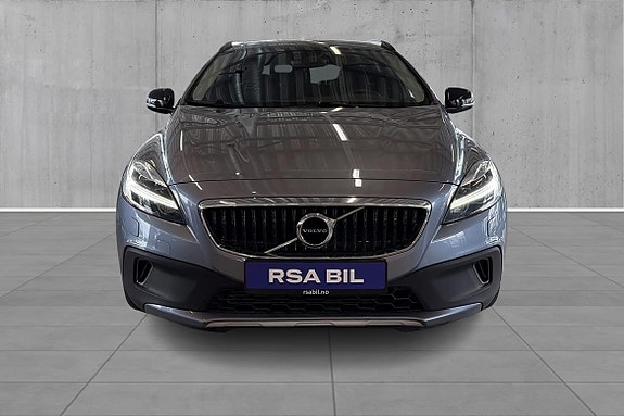 Volvo V40 Cross Country 2 of 5