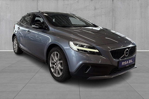 Volvo V40 Cross Country 3 of 5