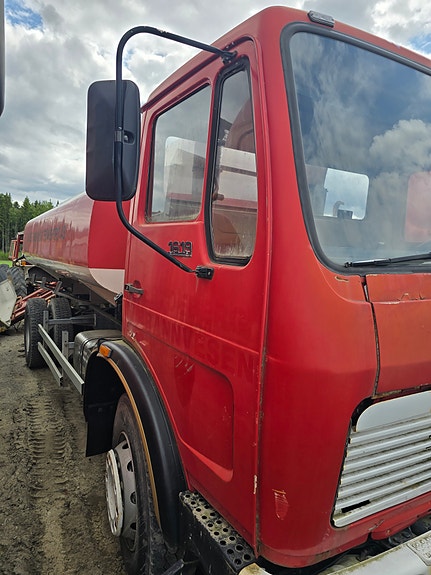 Mercedes-Benz 1619 5 of 5