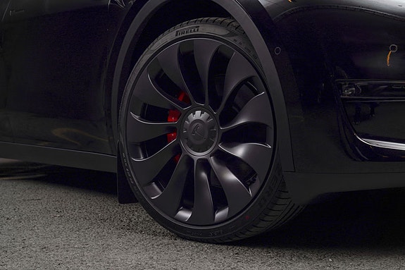 Tesla Model Y 3 of 5