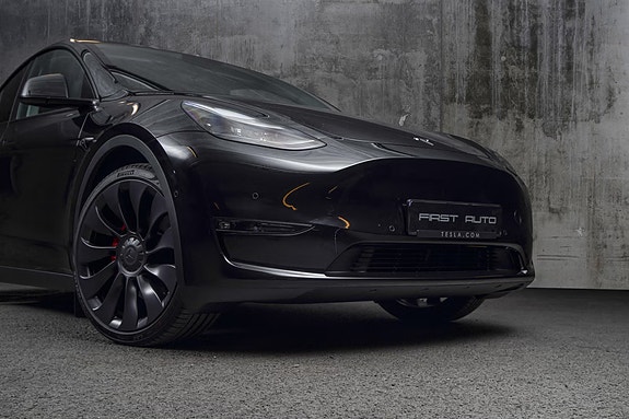 Tesla Model Y 2 of 5